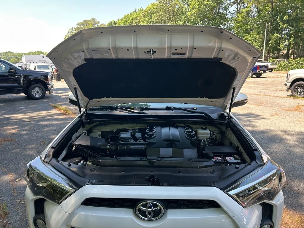 Used 2018 White Toyota SR5 Premium image 13