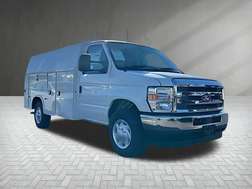2026 Ford E-Series SRW E-350 Super Duty 138 in WB's photo