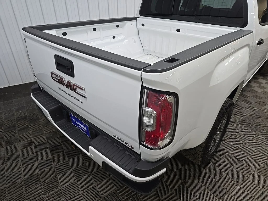 Used 2022 White GMC AT4 w/Leather image 11