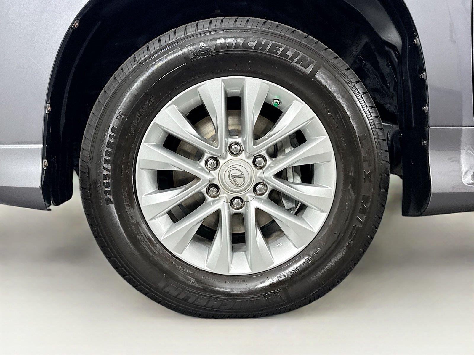 Used 2019 Nebula Gray Pearl Lexus GX 460 Premium image 12