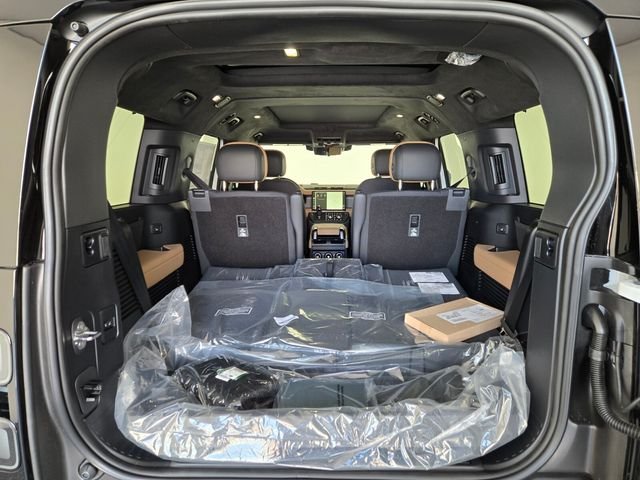 2026 Land Rover Defender V8 - Photo 14