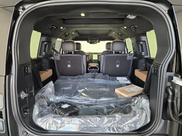 2026 Land Rover Defender V8 - Photo 14