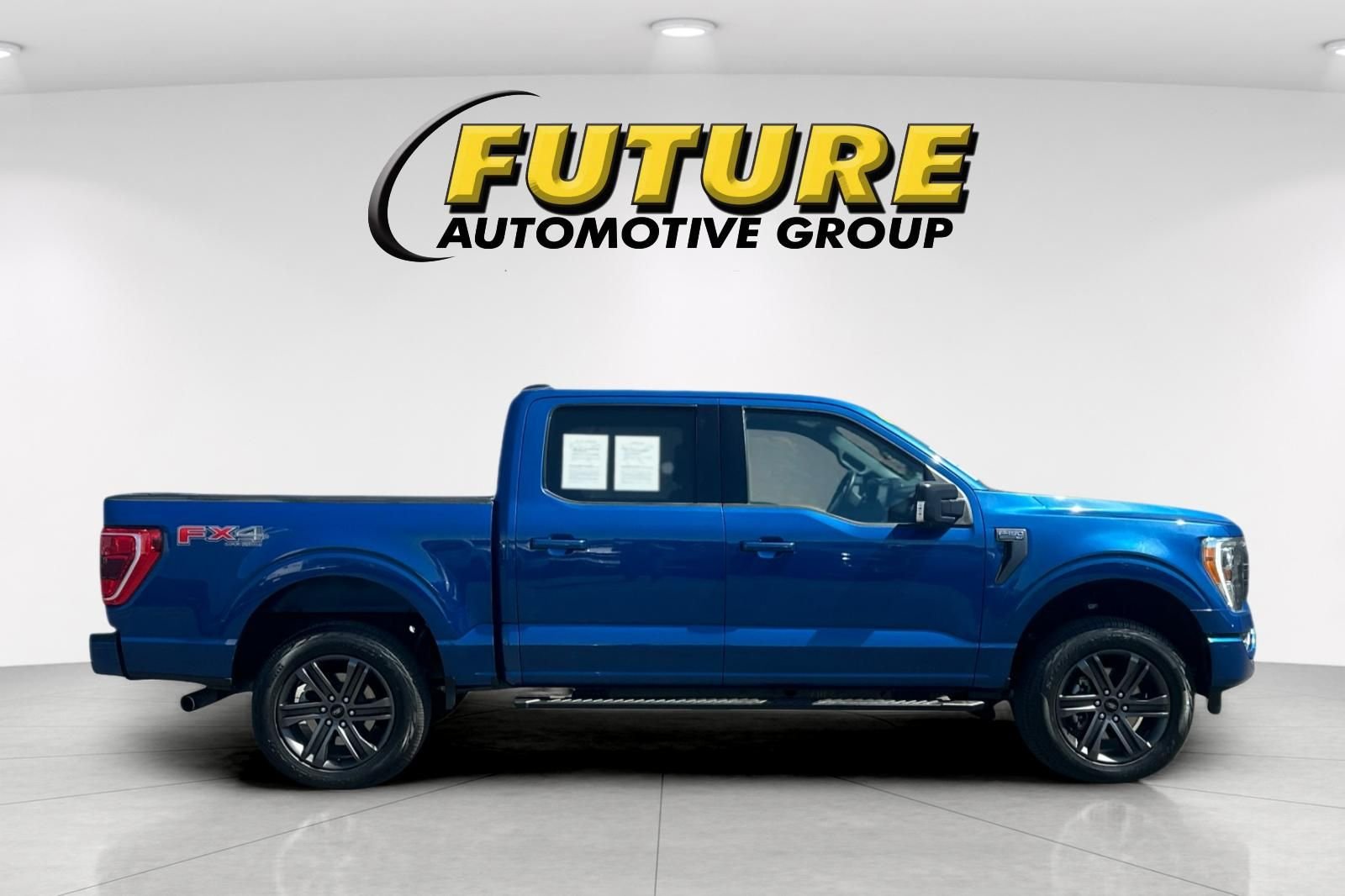 Used 2022 Blue Ford XLT image 2