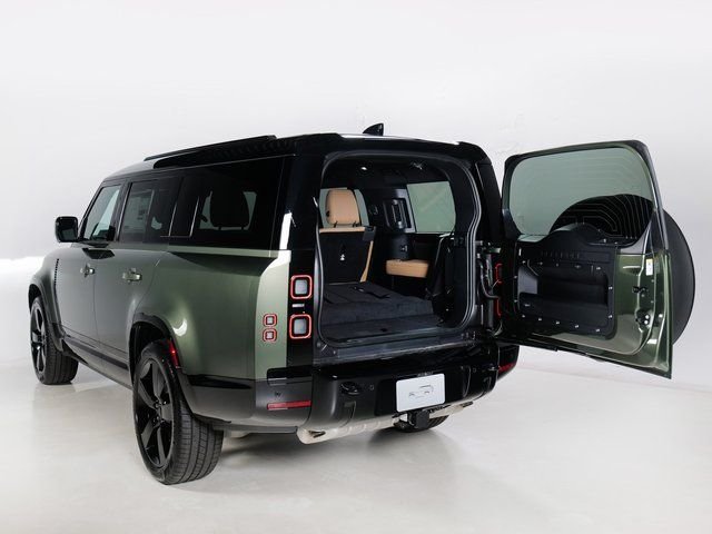 New 2026 Woolstone Green Land Rover X-Dynamic SE image 33