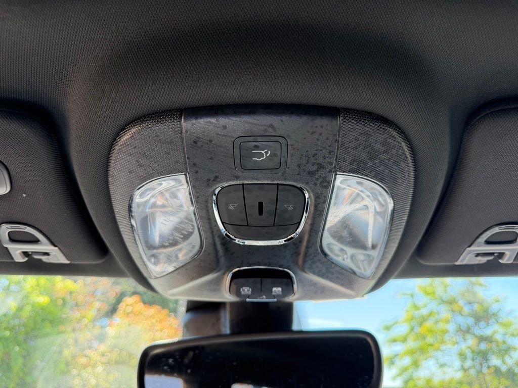 Used 2023 Red Jeep Latitude Lux image 26