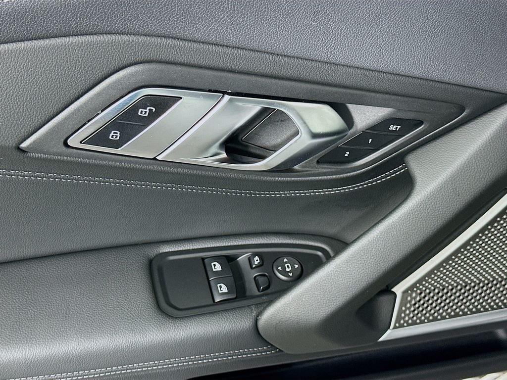 Used 2022 Glacier Silver Metallic BMW sDrive30i image 18