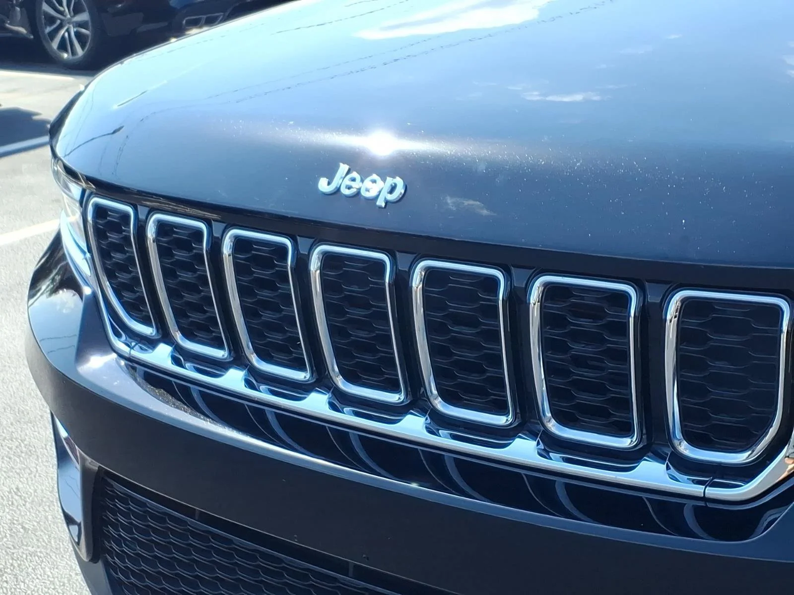 Used 2023 Diamond Black Crystal Pearlcoat Jeep Limited image 33