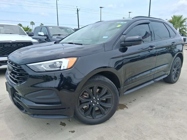 Used 2022 Black Ford SE image 3