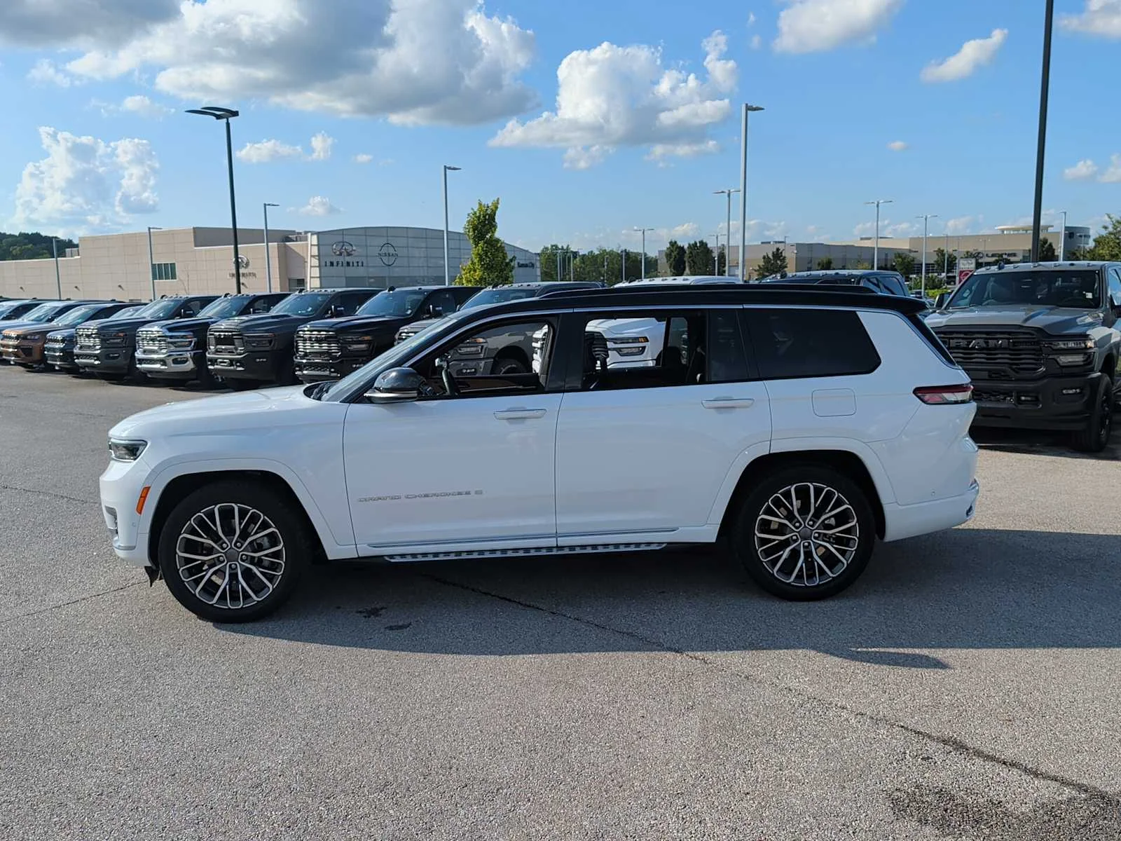 Used 2024 Bright White Clearcoat Jeep Summit Reserve image 5