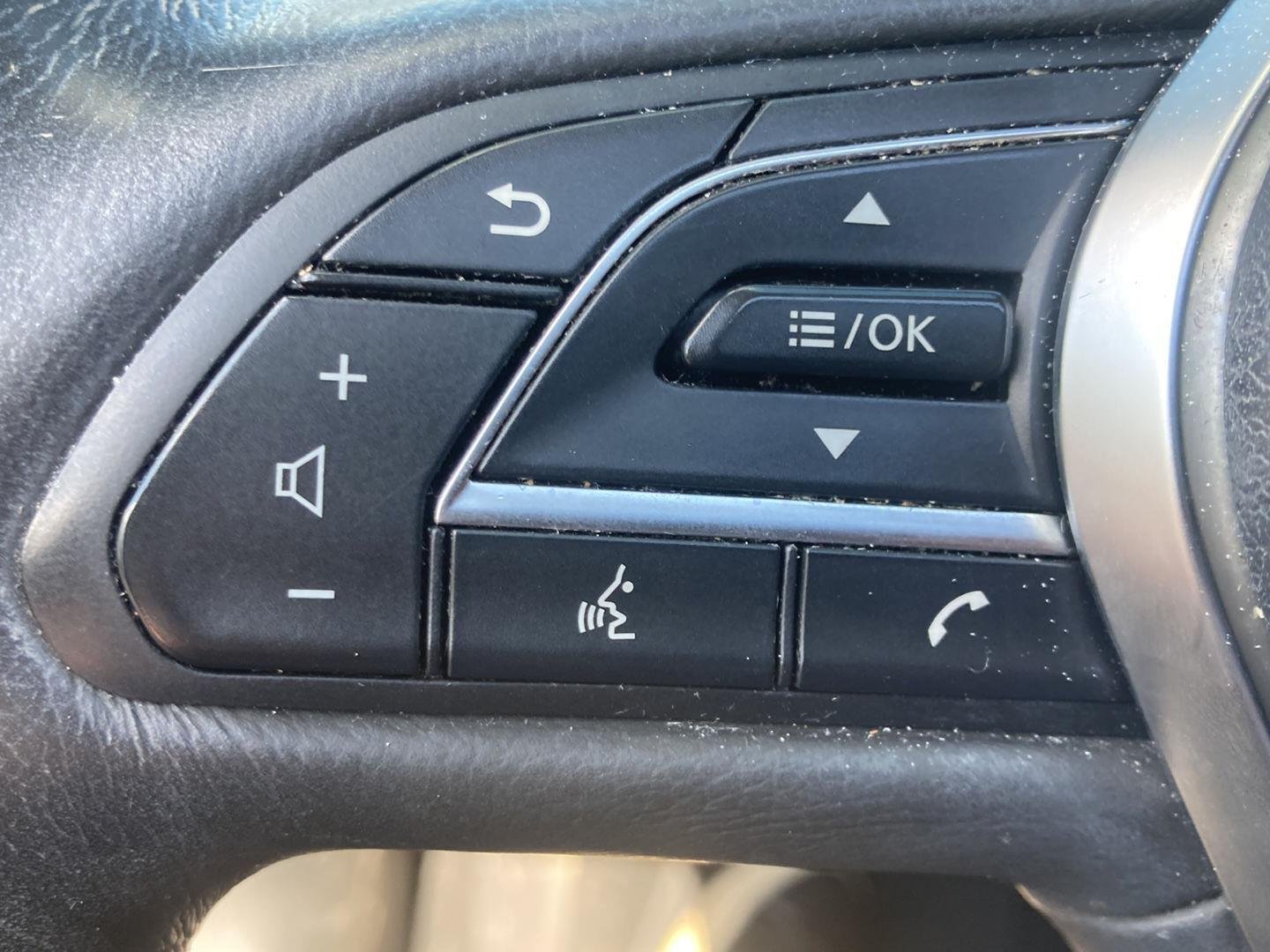 Used 2020 Black Obsidian INFINITI LUXE image 18