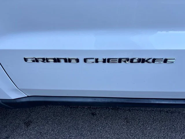 Used 2014 White Jeep Laredo image 11
