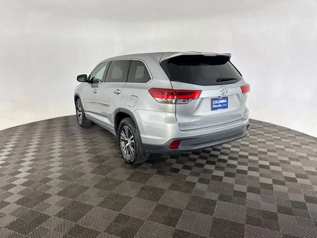 Used 2018 Silver Toyota LE image 9