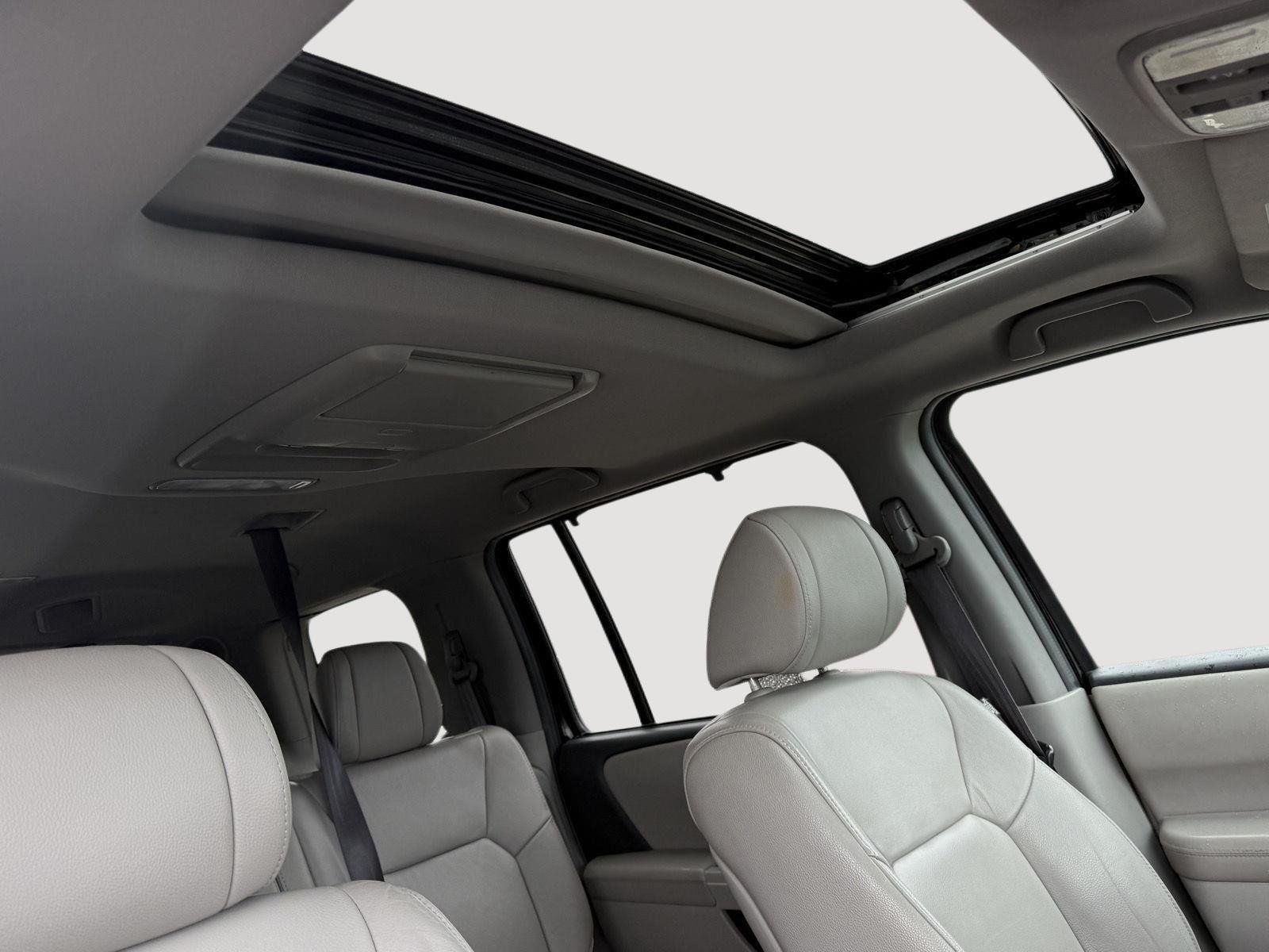 Used 2012 Crystal Black Pearl Honda Touring image 14