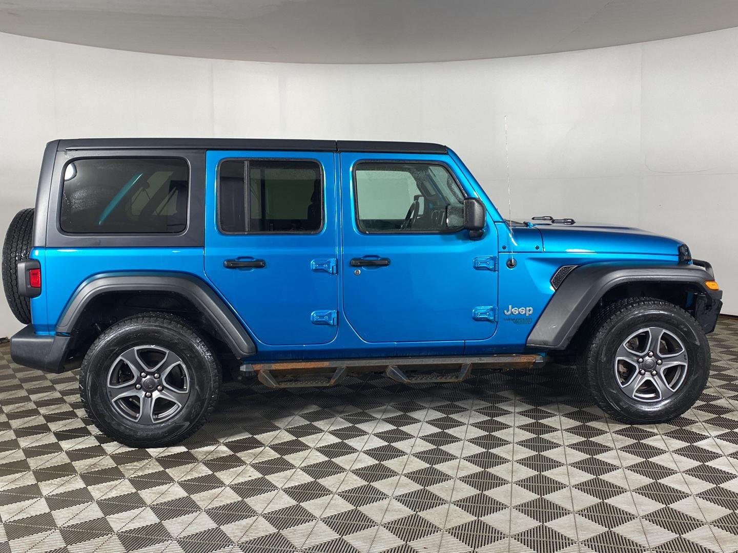 Used 2019 Bikini Pearlcoat Jeep Sport S image 5
