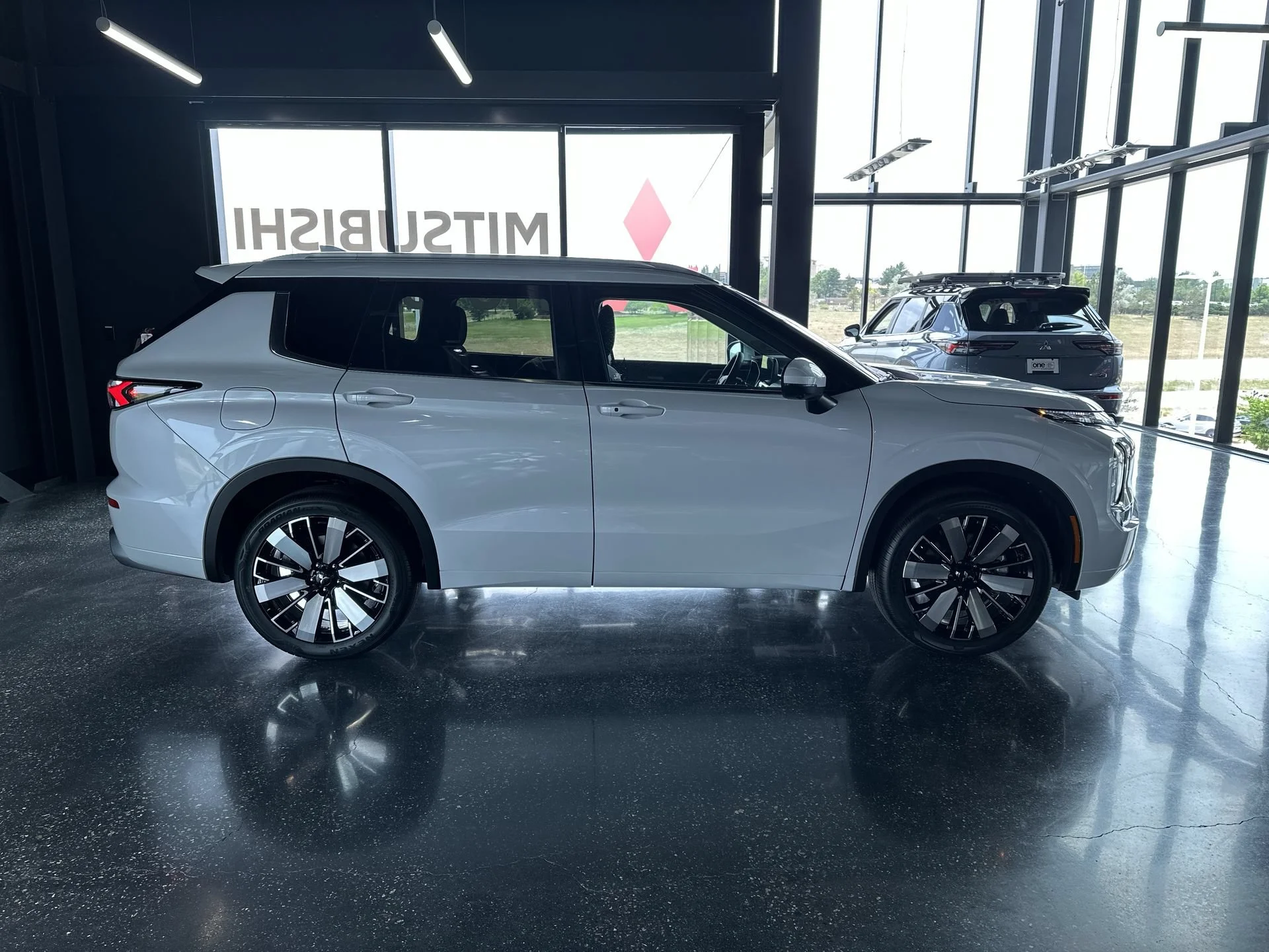 New 2026 White Diamond Mitsubishi SEL image 9