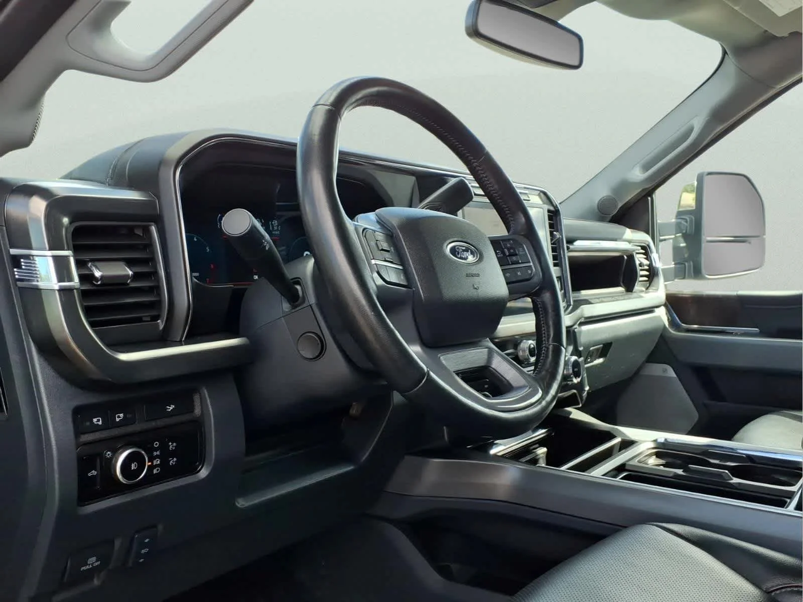 Used 2024 Iconic Silver Ford LARIAT image 16