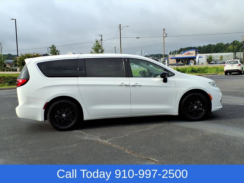 Used 2024 White Chrysler Touring L image 3