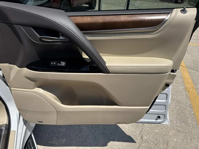 Used 2021 White Lexus 570 image 31