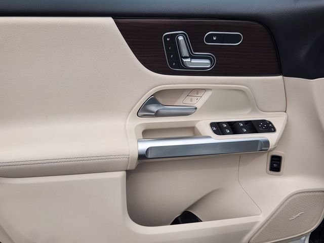 Used 2026 White Mercedes-Benz GLB 250 image 10
