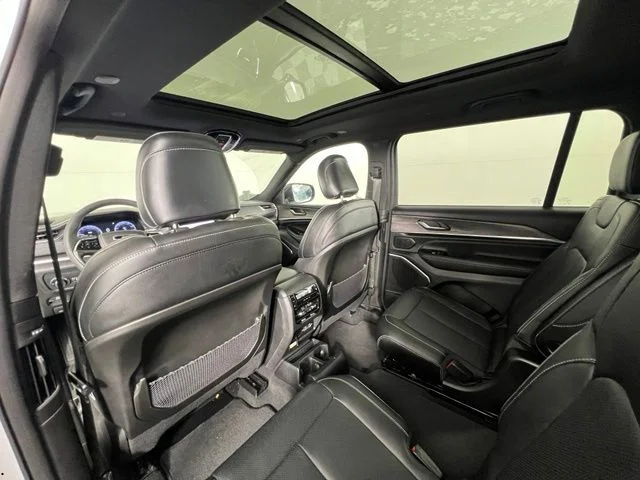 Used 2023 White Jeep Overland image 15