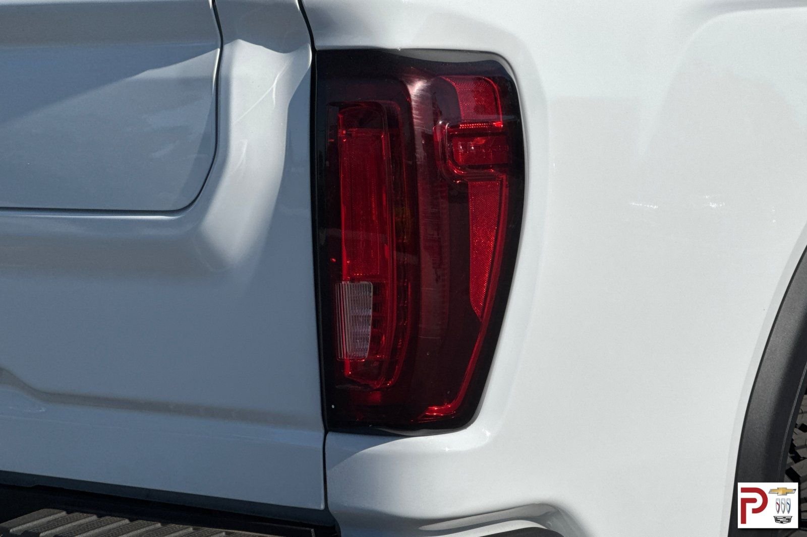 Used 2022 White GMC AT4 image 33