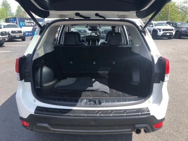 Used 2019 Crystal White Pearl Subaru Limited image 10