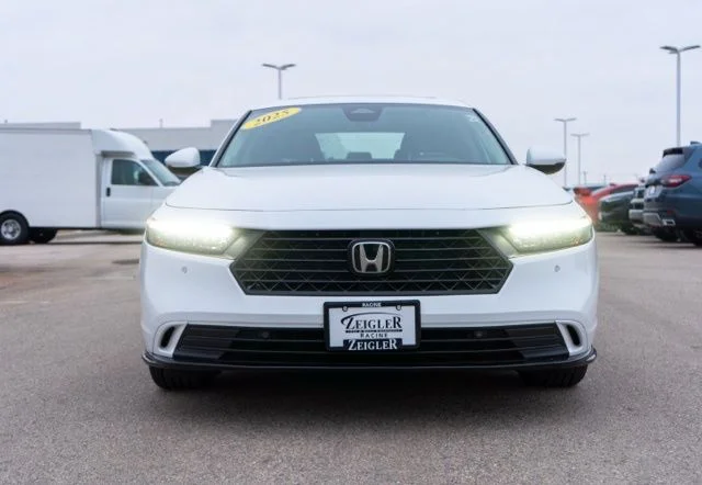 Used 2025 White Honda EX-L image 2
