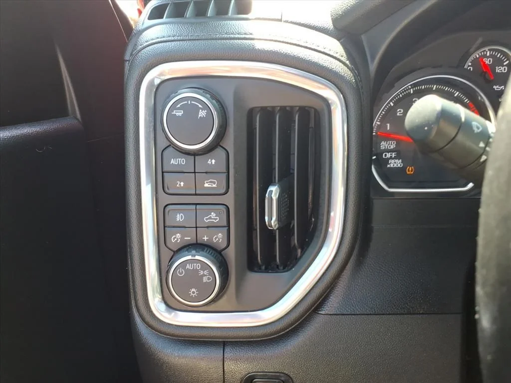 Used 2019 Red Chevrolet RST image 17