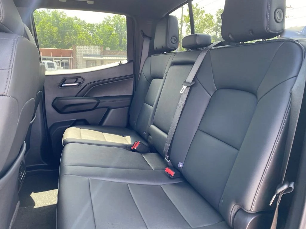 2025 Chevrolet Colorado LT - Photo 17