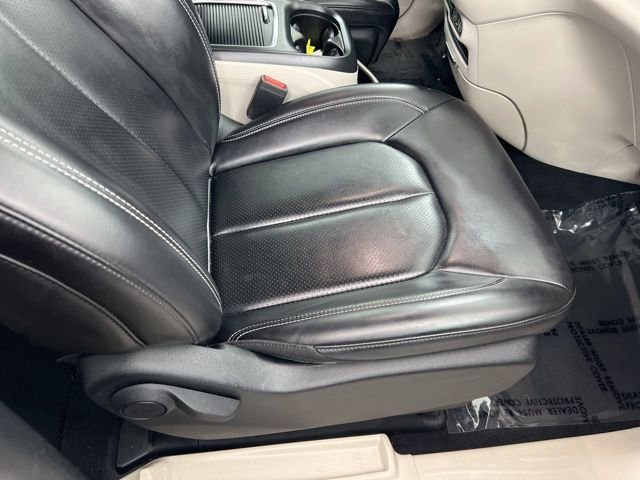 Used 2023 White Chrysler Touring L image 24