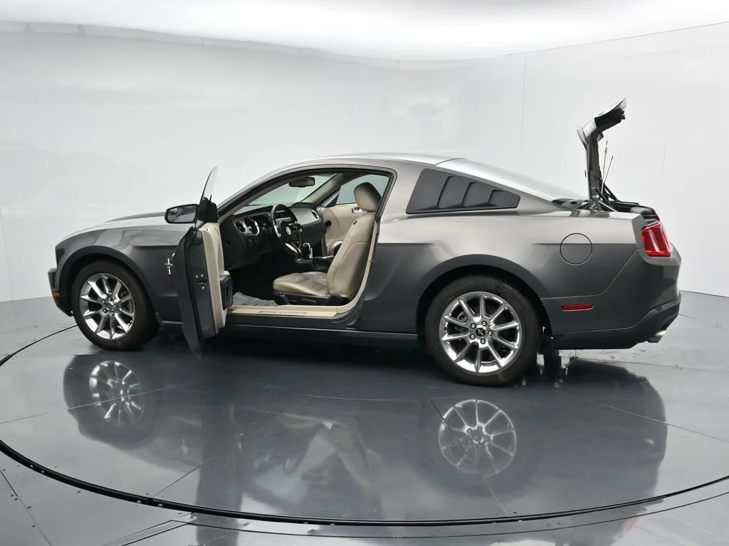 Used 2011  Ford V6 Premium image 35