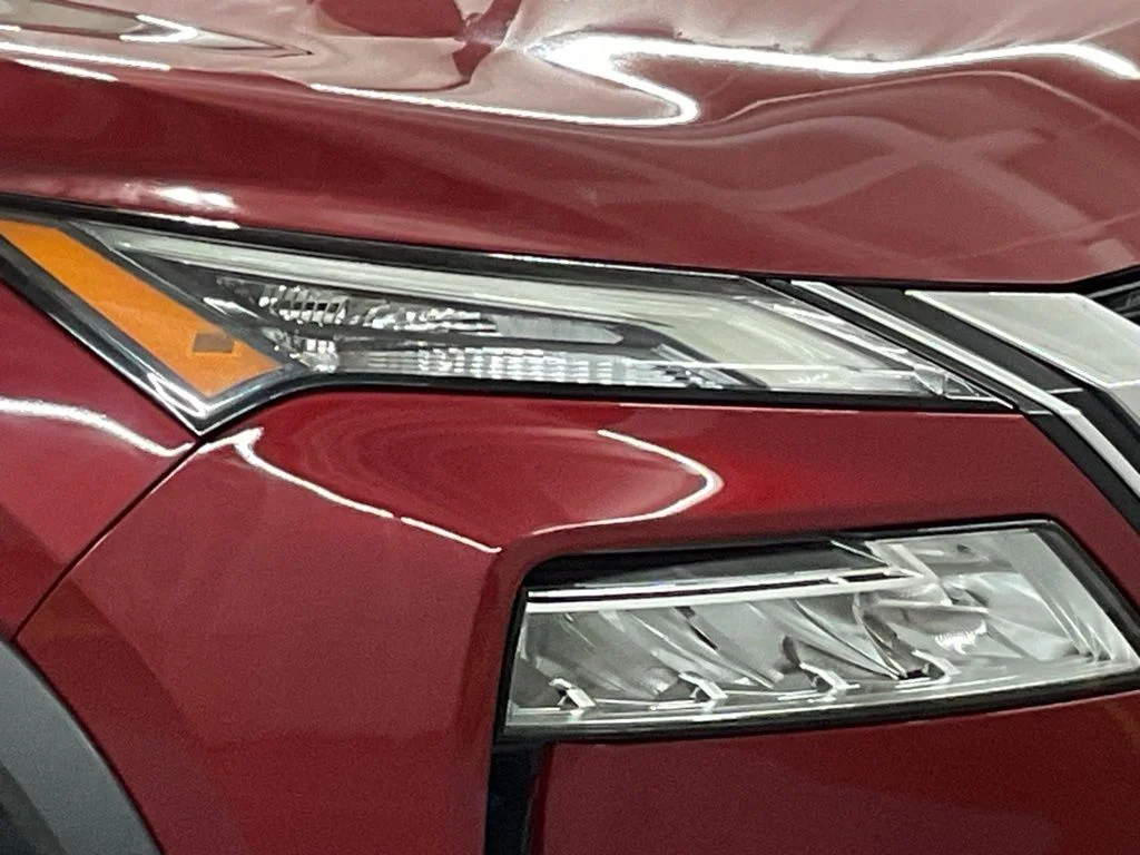 Used 2021 Scarlet Nissan SV image 30
