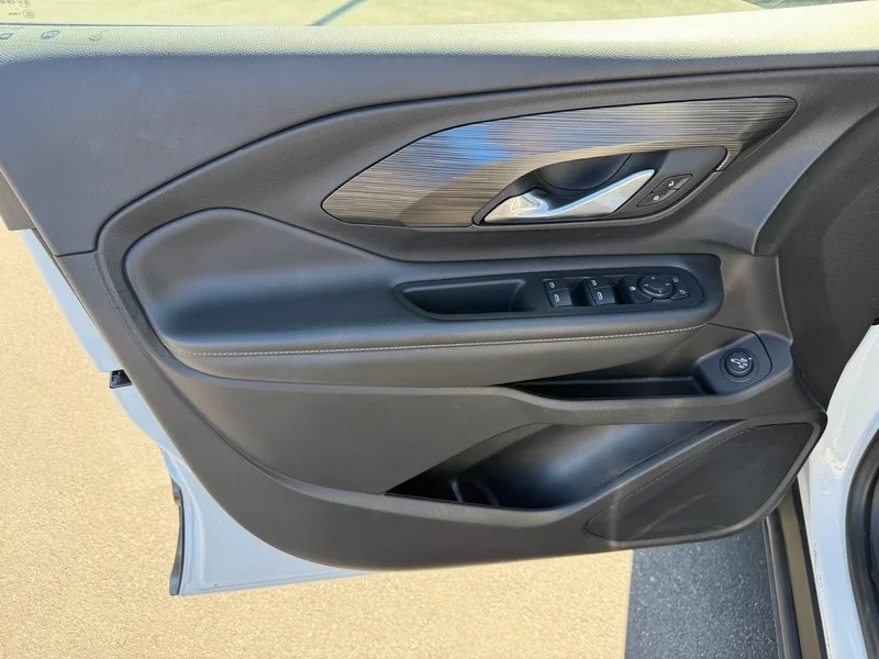 Used 2023 SUMMIT WHITE GMC SLE image 16