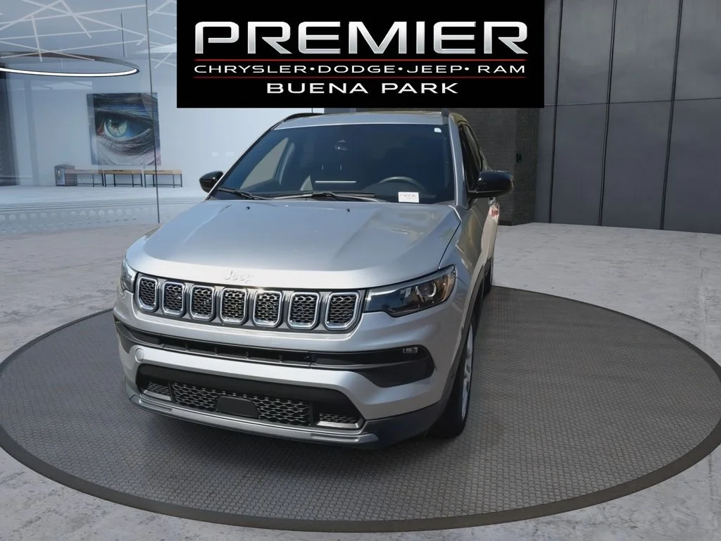 Certified Used 2023 Silver Jeep Latitude Lux image 3