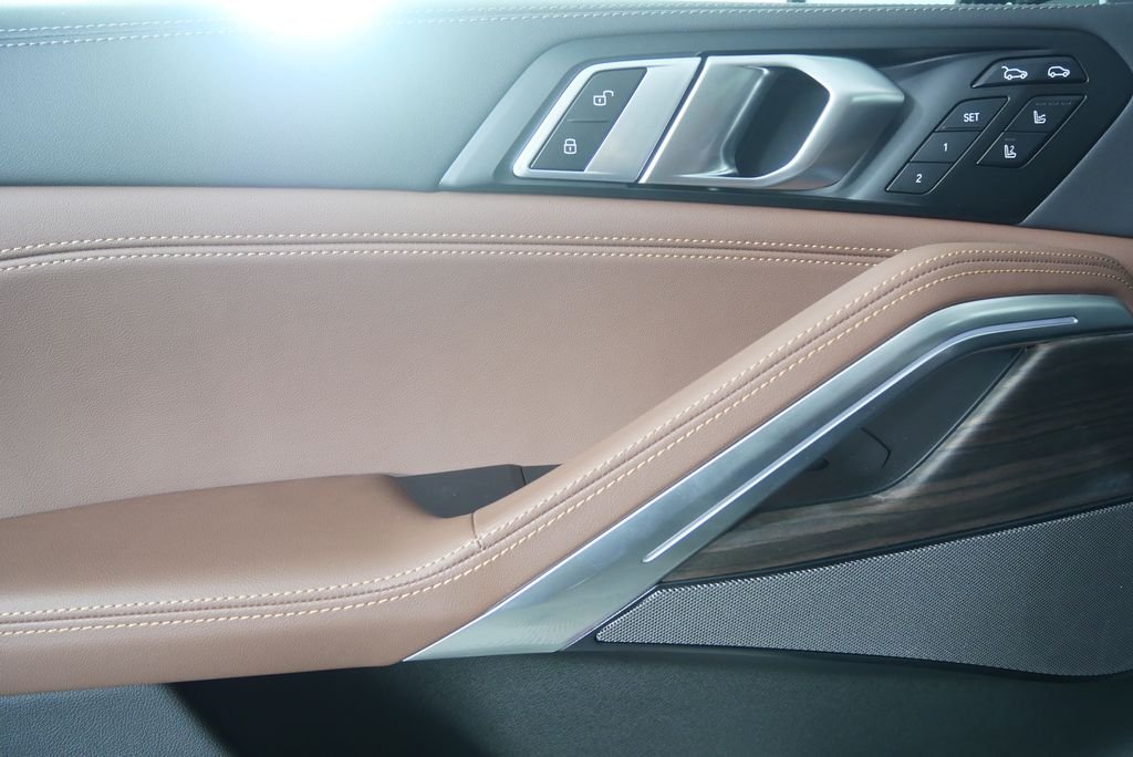 Used 2027 Green Metallic BMW xDrive40i image 8