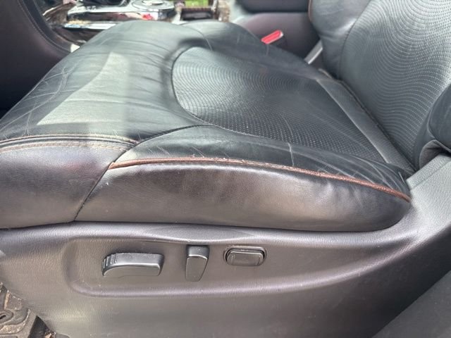 Used 2018 Blue Nissan SL image 16