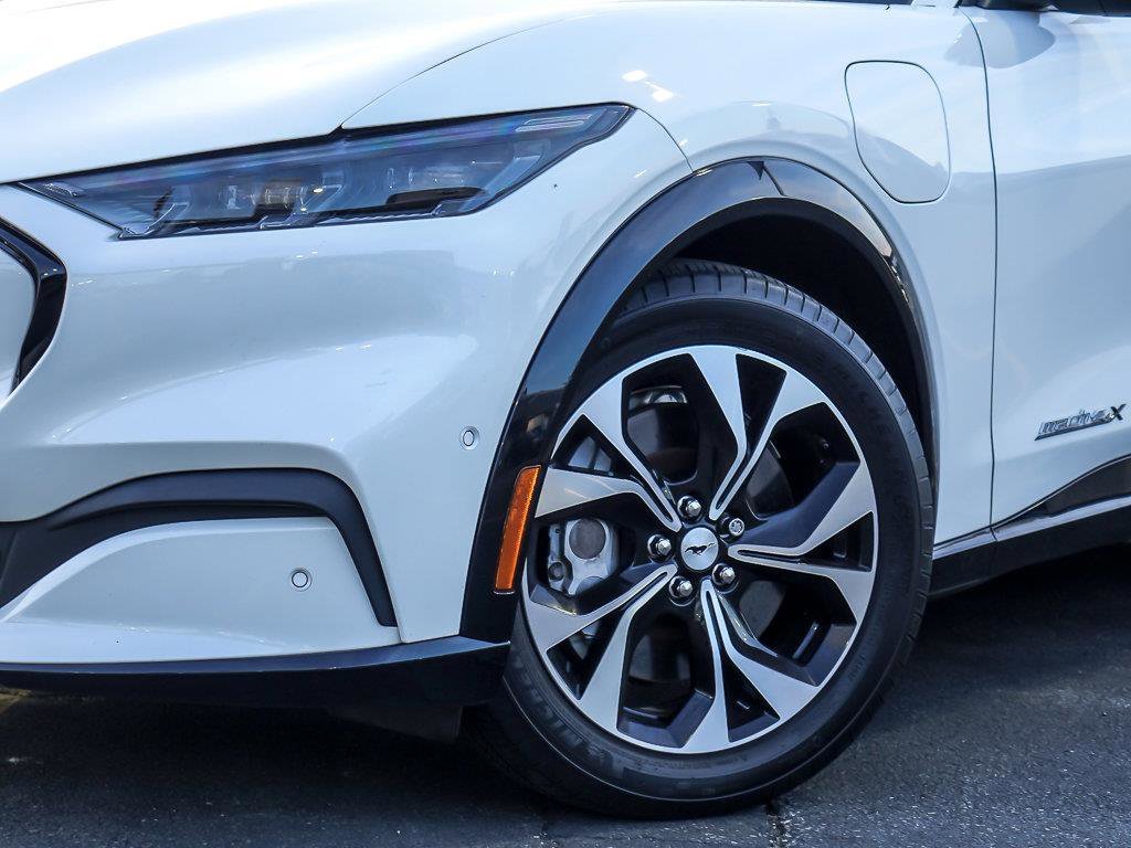 Used 2023 White Metallic Ford Premium image 4