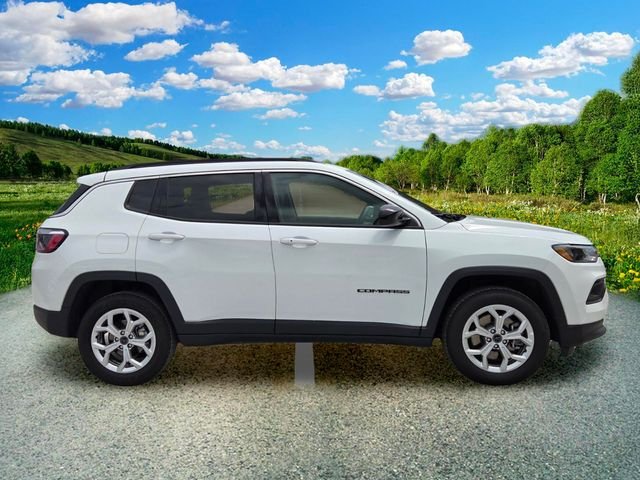 Certified Used 2025 White Jeep Latitude image 7