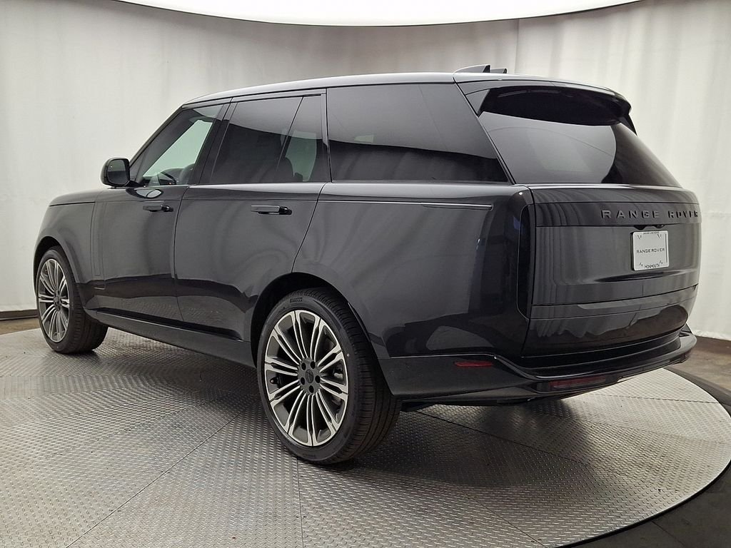 New 2026 Carpathian Grey Land Rover SE image 4