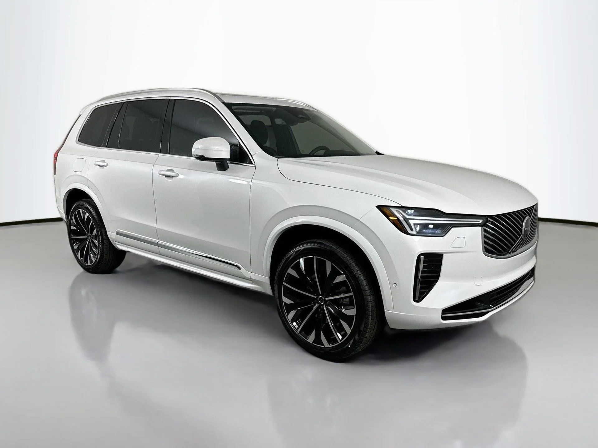 New 2026 Crystal White Volvo Plus image 3