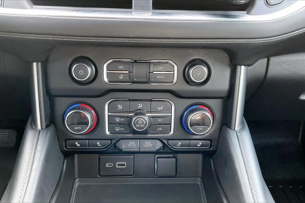 Used 2021 Black Chevrolet Z71 image 18