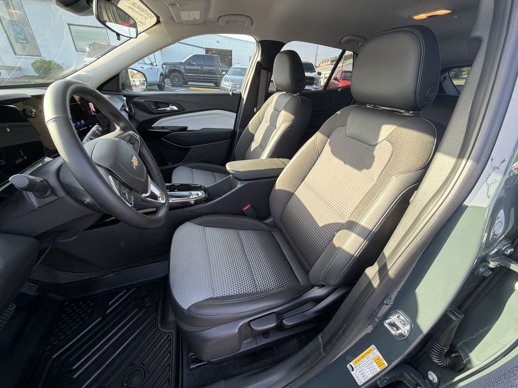 Used 2025 Gray Chevrolet LT image 17