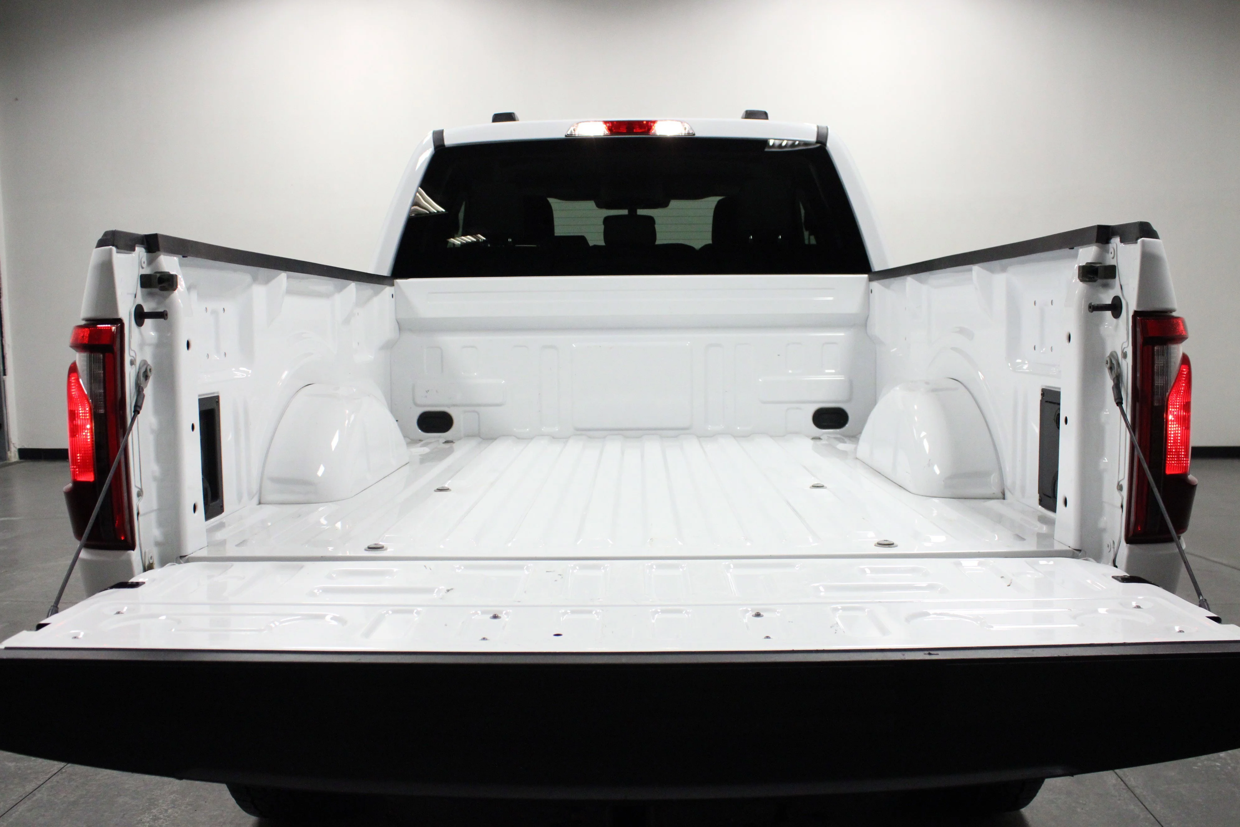 Used 2025 Oxford White Ford XLT image 14