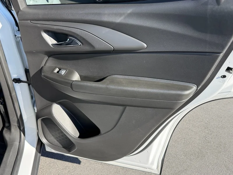 Used 2024 Summit White Chevrolet LT image 18