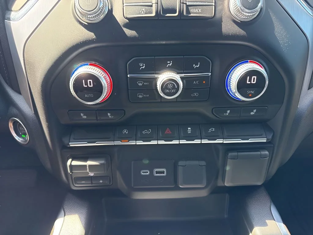 Used 2021 SUMMIT WHITE GMC Elevation image 19