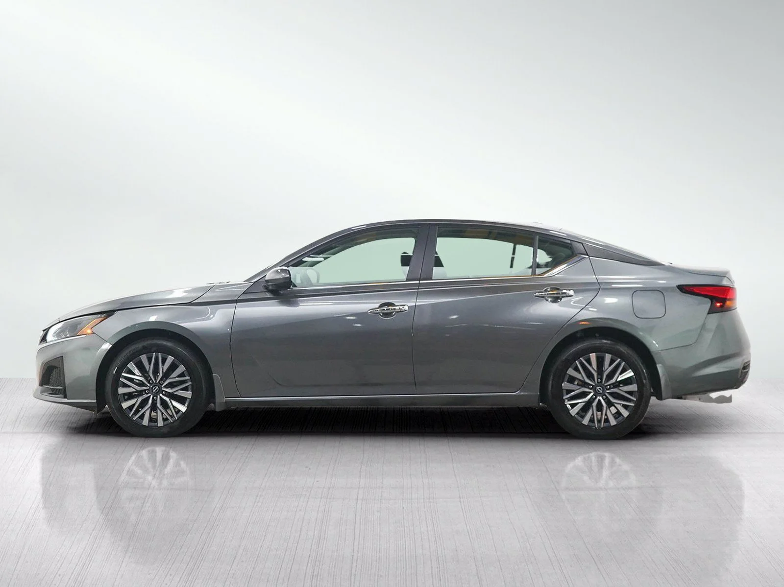 Used 2023 Nissan Altima SV with VIN 1N4BL4DW9PN403600 for sale in Wayzata, Minnesota