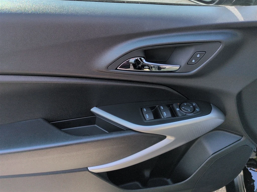 2026 Chevrolet Trax RS - Photo 45