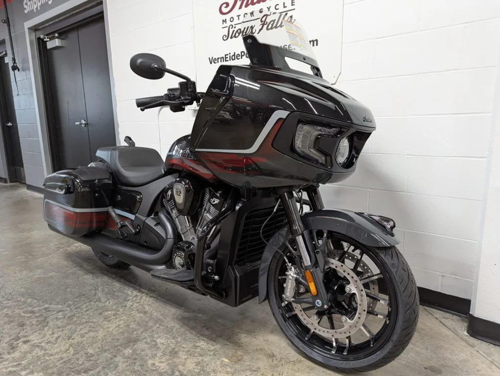New 2026  Abyss Metallic / Red Alert Indian Motorcycle  image 3