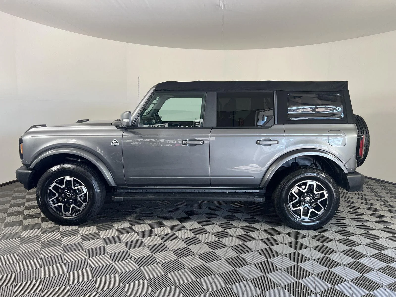 Used 2022 Gray Metallic Ford Outer Banks image 8