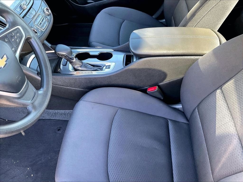Used 2022 Gray Chevrolet LT image 20